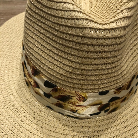 Women’s Sun Hat - Picture 3 of 5